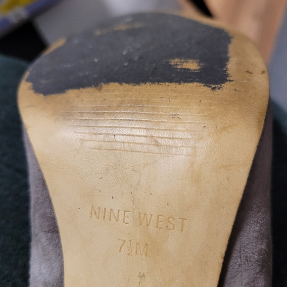 Nine West, Grey heels, size 7.5 - Picture 4 of 4